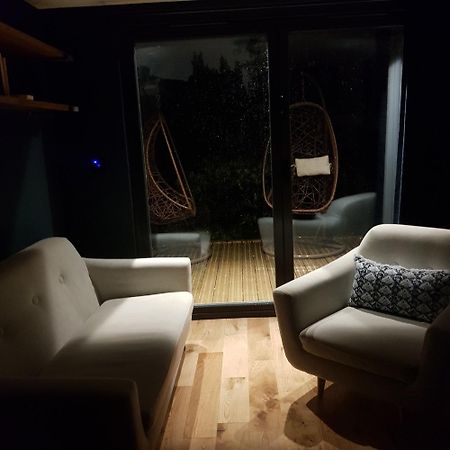 Modern 1-Bed Apartment, Plus Parking, Near Oxford And The Jr 外观 照片